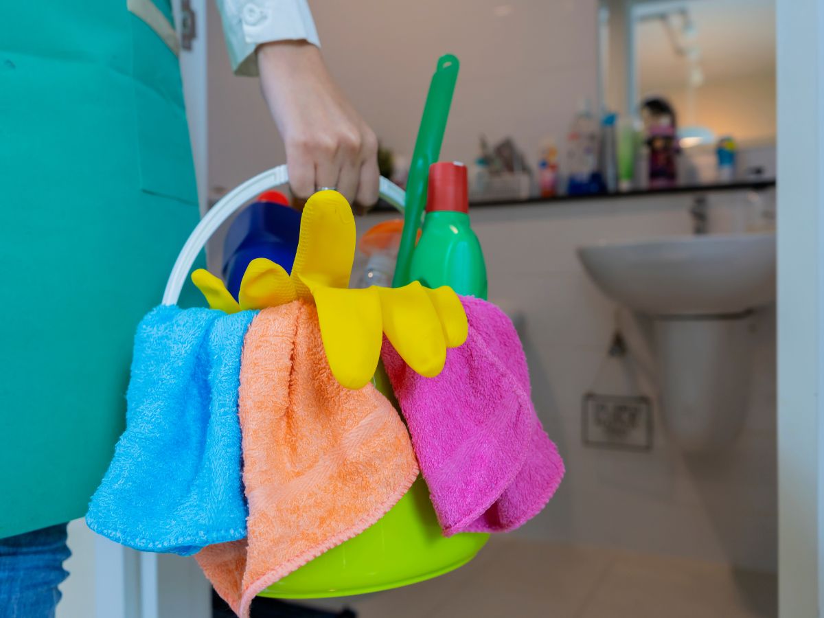 How long should it take to clean a bathroom?