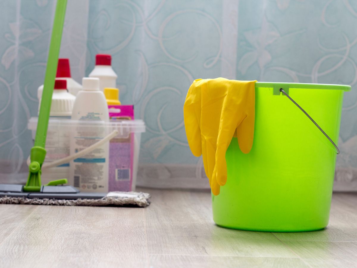 How long should it take to clean a bathroom?